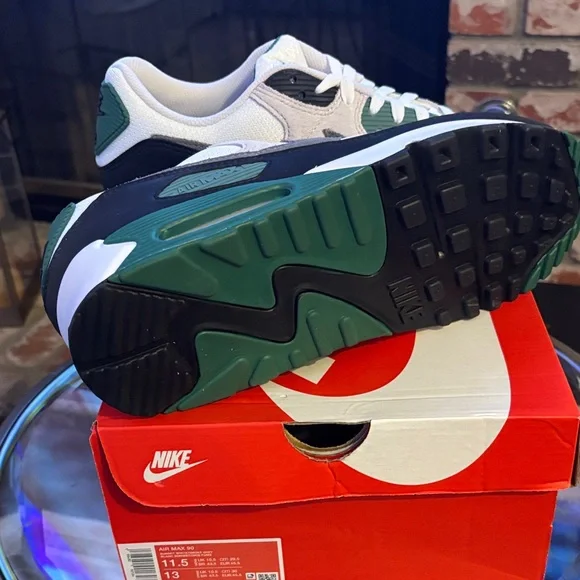 Nike Air Max 90 Sneakers Evergreen Aura DM0029-116 Men’s 11.5 / Women’s 13